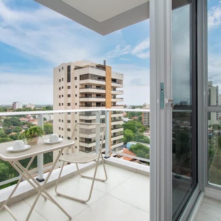 Elegant Urban Getaway with Balcony Sauna and Pool - Apartamento - 1