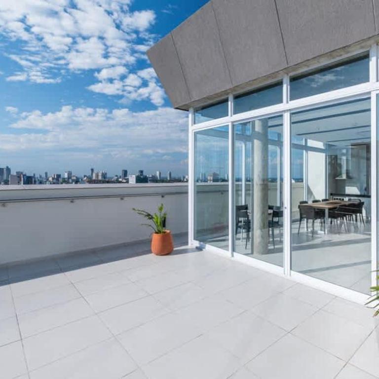 Modern Business Stay with Work Desk Pool and Gym - Apartamento - 28