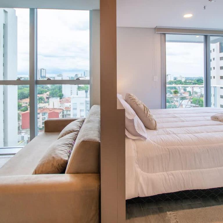 Elegant Urban Getaway with Balcony Sauna and Pool - Apartamento - 9