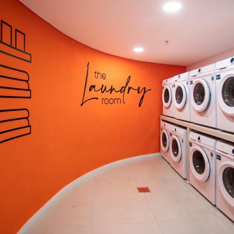 Elegant Urban Getaway with Balcony Sauna and Pool - Apartamento - 27