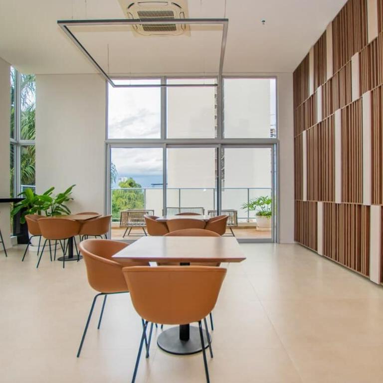 Elegant Urban Getaway with Balcony Sauna and Pool - Apartamento - 39
