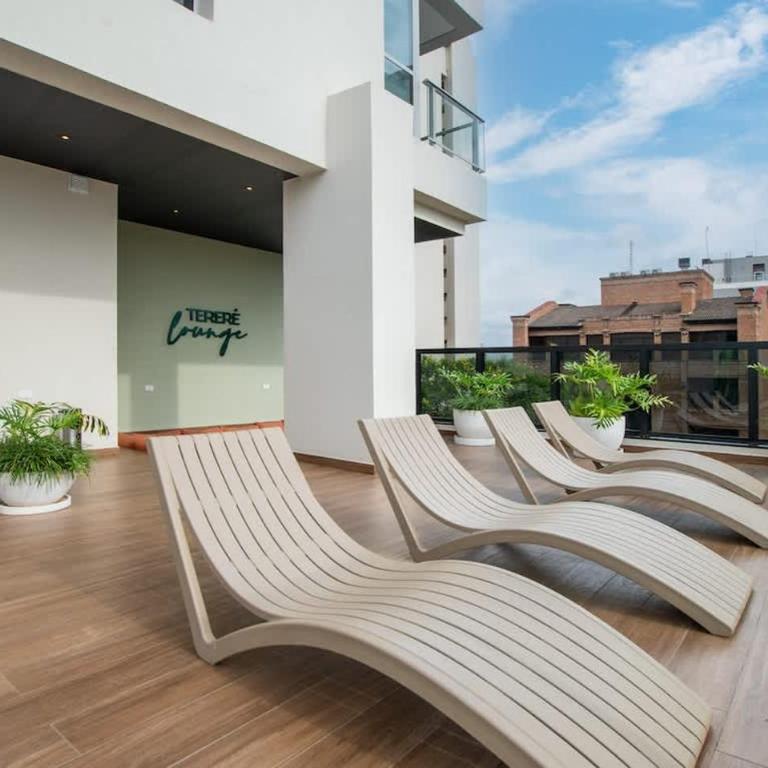 Elegant Urban Getaway with Balcony Sauna and Pool - Apartamento - 42