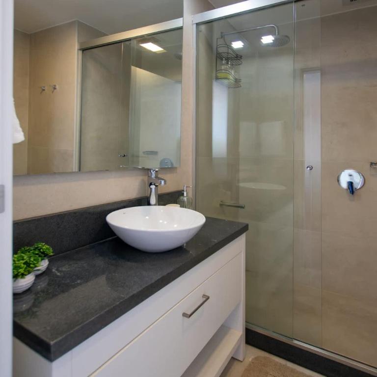 Executive Retreat with Balcony Sauna and Pool - Apartment - 22