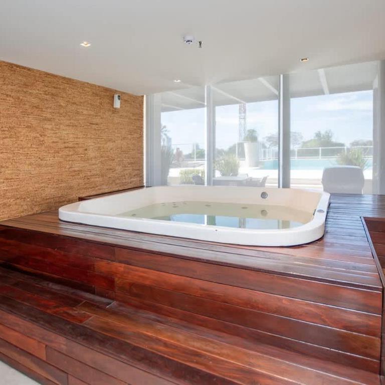 Executive Retreat with Balcony Sauna and Pool - Apartment - 35