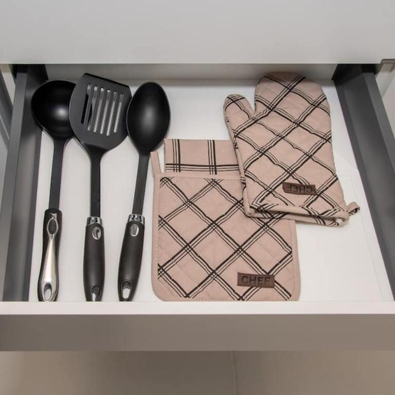 Stylish Hub Near Dining and Malls with Pool&Gym - Apartamento - 26