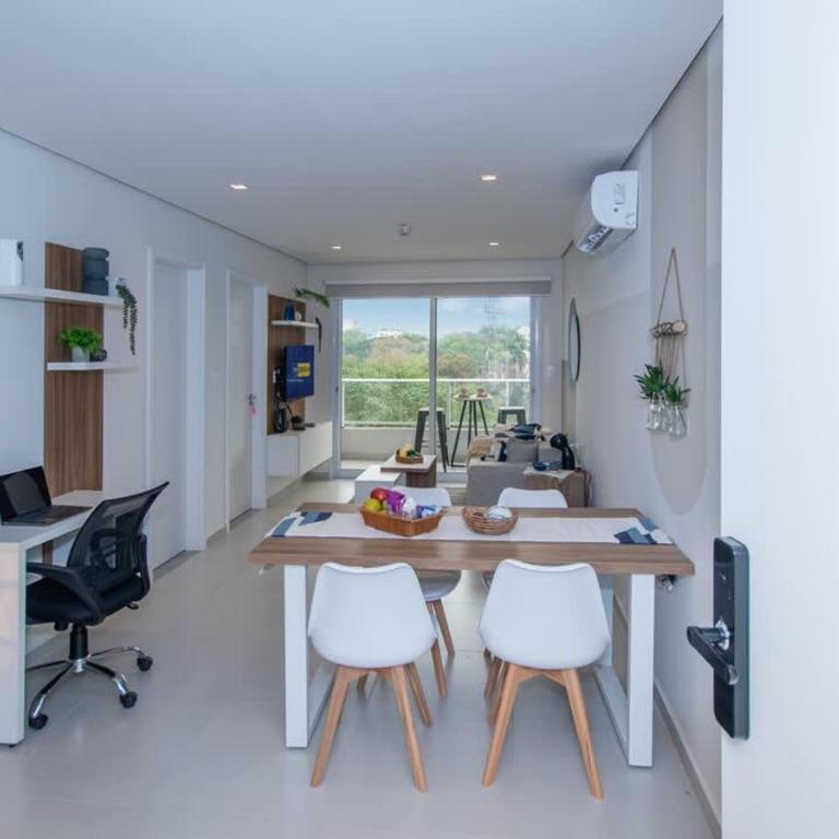 Cozy Apt with Work Desk Balcony Pool and Gym - Apartment - 10