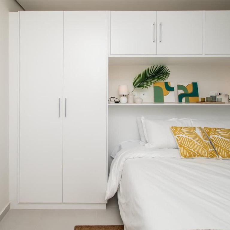 City Skyline Haven with Workspace Pool and Gym - Apartamento - 2