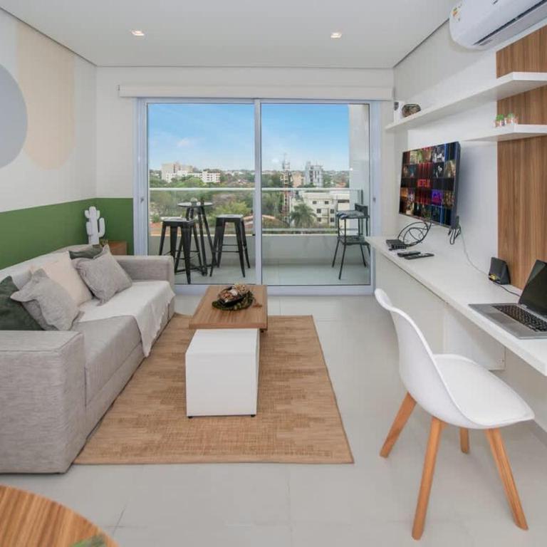 Sunny Retreat with Pool Gym and City Views - Apartamento - 12