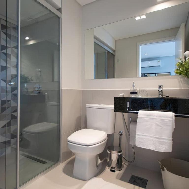 Skyline Escape with Workspace Desk and WiFi - Apartamento - 14