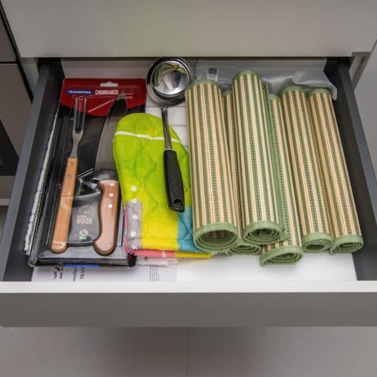 Skyline Escape with Workspace Desk and WiFi - Apartamento - 18