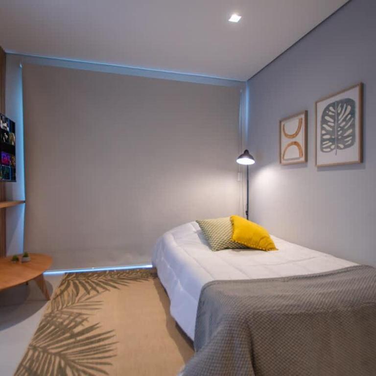 Skyline Escape with Workspace Desk and WiFi - Apartamento - 21