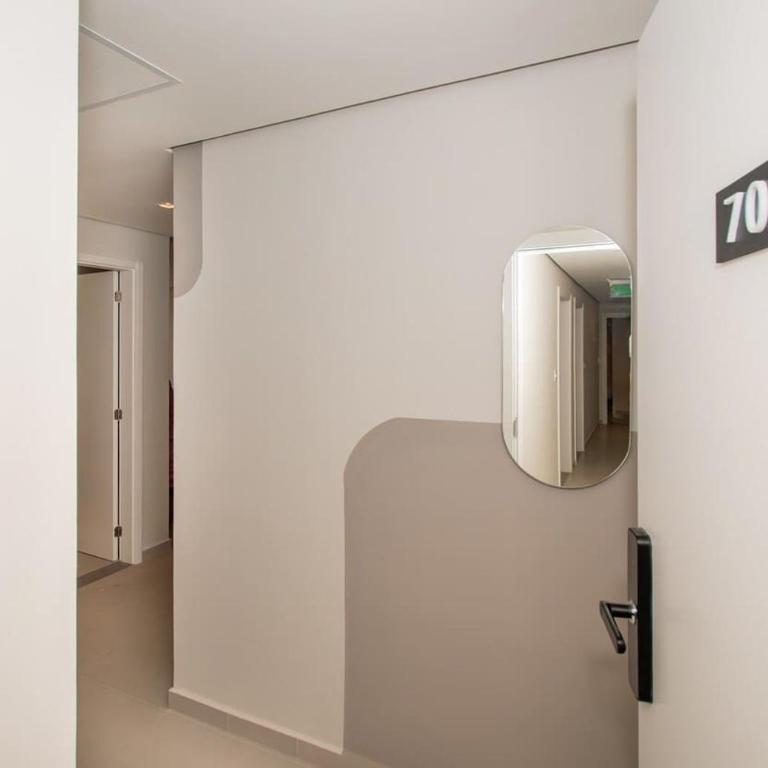 Vibrant Stay with Rooftop BBQ Pool and Near Malls - Apartamento - 11