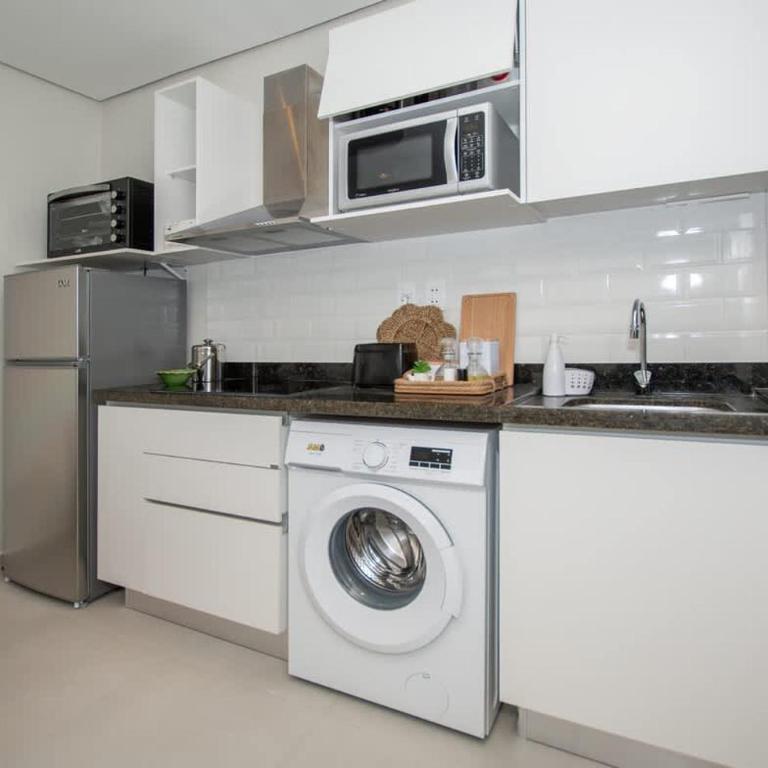 Vibrant Stay with Rooftop BBQ Pool and Near Malls - Apartamento - 23