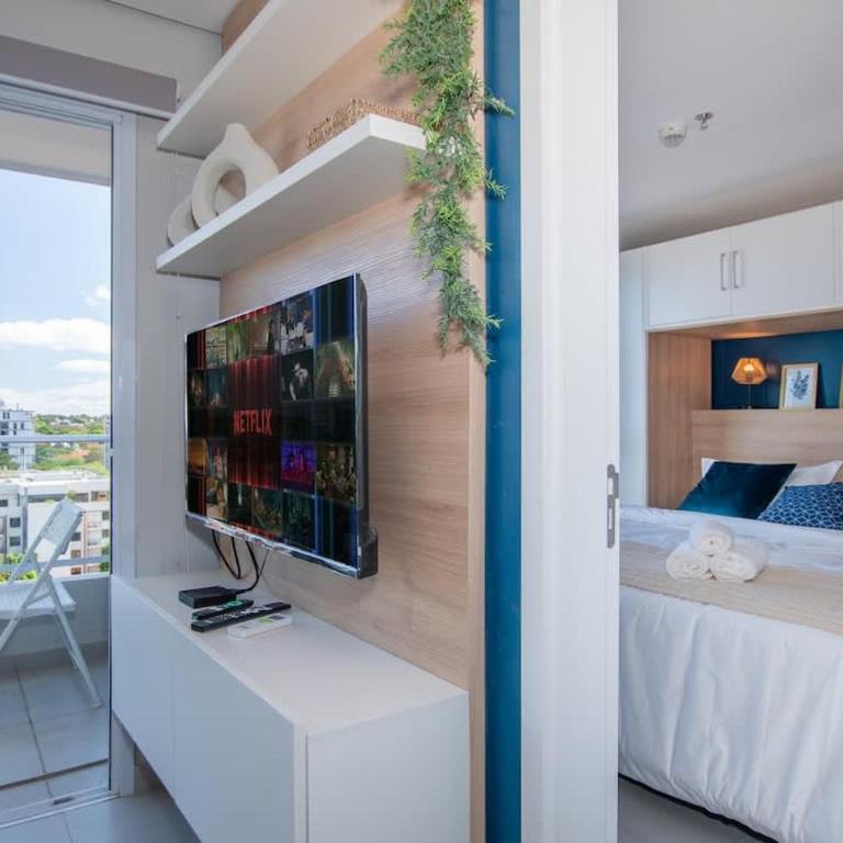 Charming Apt with City View Workspace Pool&Gym - Apartment - 11