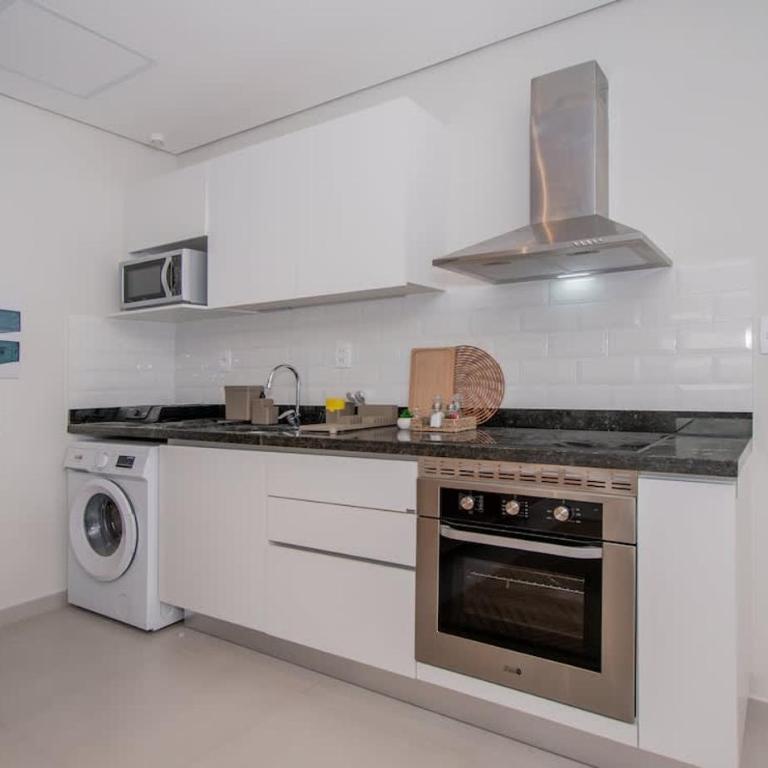 Business Apt with City Views and Great Location - Apartment - 21