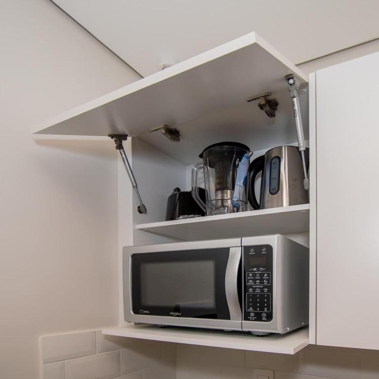 Business Apt with City Views and Great Location - Apartment - 23