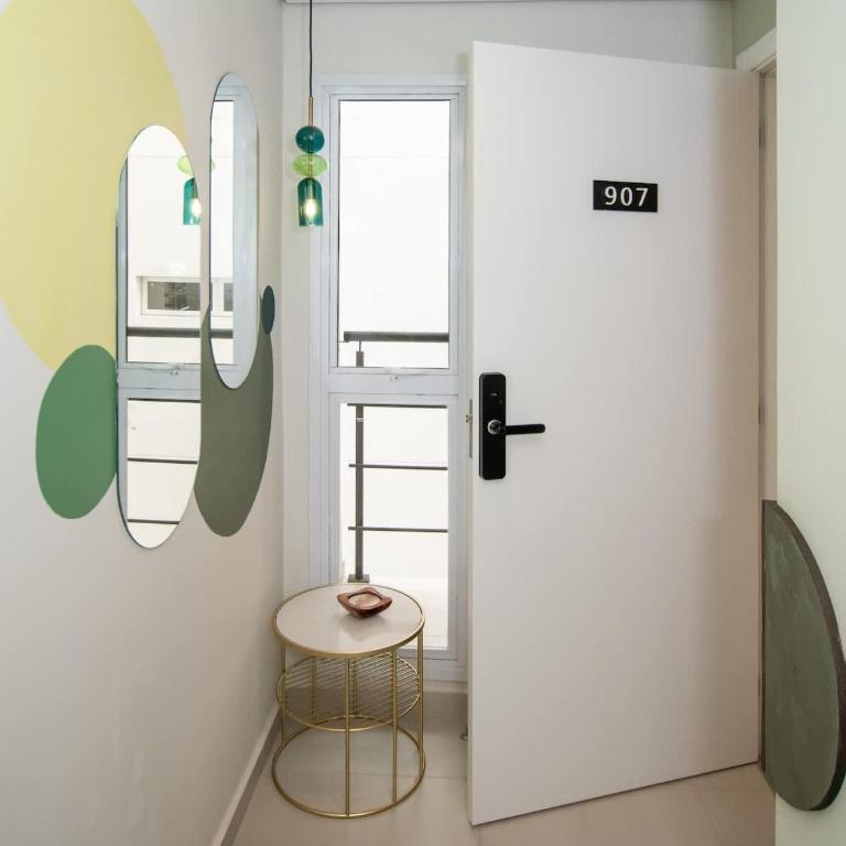 Corporate Stay Workspace Pool and Gym Access - Apartment - 9
