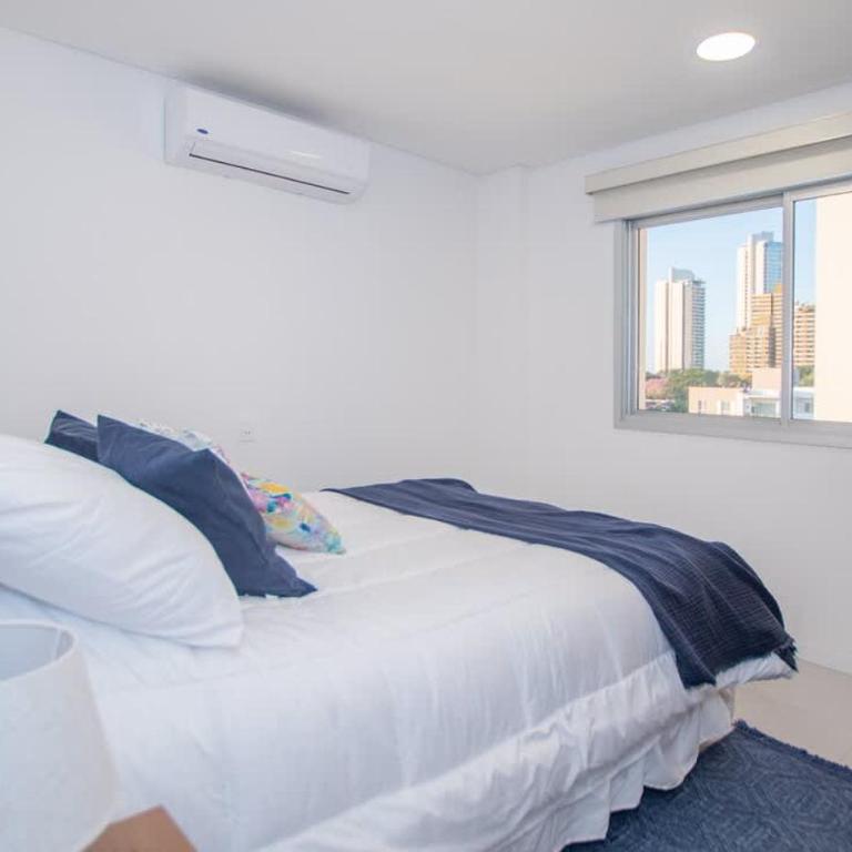 Stylish Apt with Balcony Pool & Gym City Views - Apartment - 8