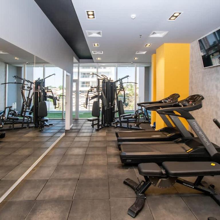 Stylish Apt with Balcony Pool & Gym City Views - Apartment - 30