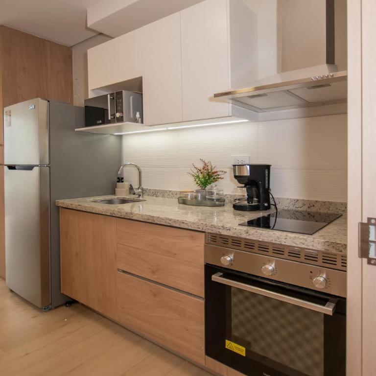 Bright Studio with Gym Rooftop Pool and City Views - Studio - 4