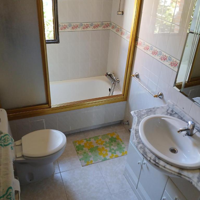 Habitacion Privada 2 Personas Toledo - Habitación Doble con baño compartido - 2 camas - 16