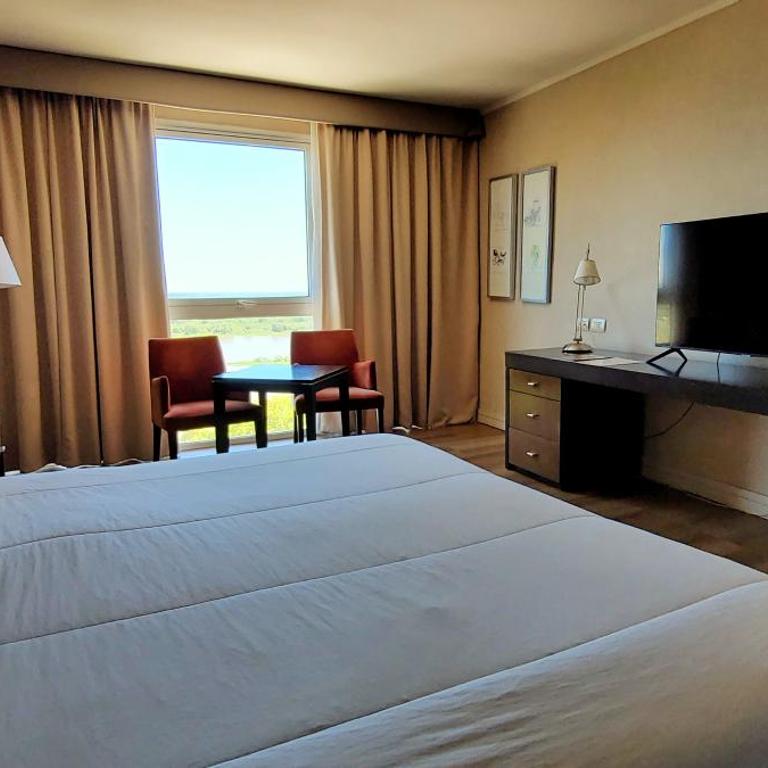 Howard Johnson Plaza Resort & Casino Mayorazgo - Superior Double Room - 4
