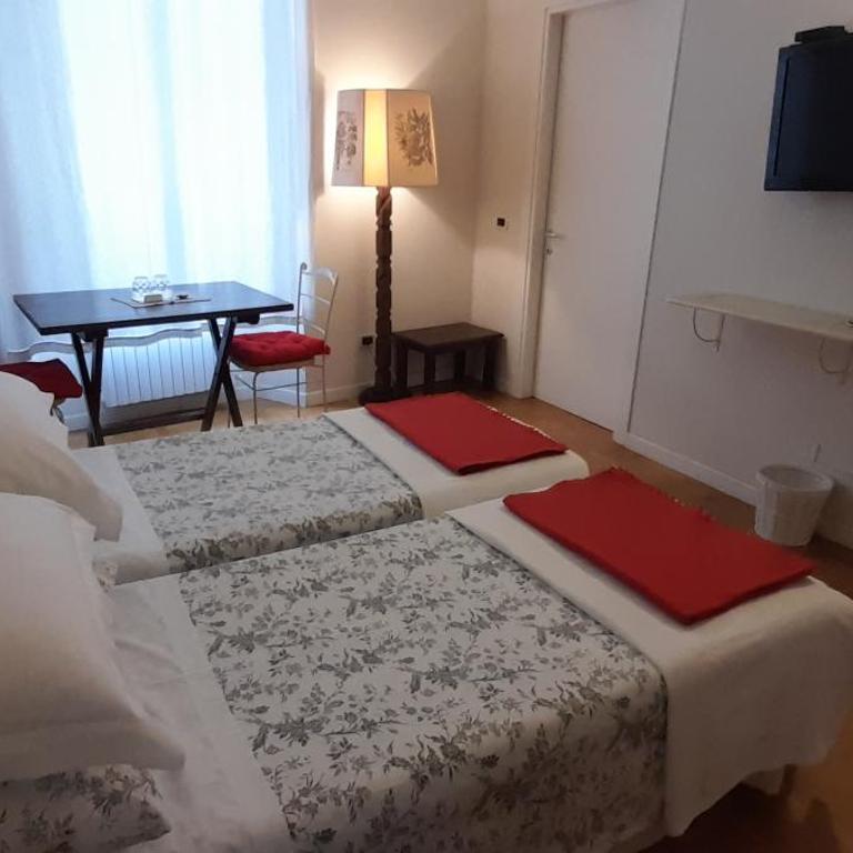 Miltontre Guest House - Double or Twin Room with Private Bathroom - 10