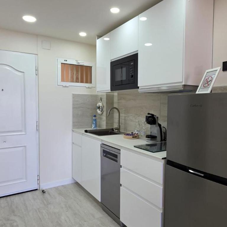 PAX Benalmádena Suites - Deluxe Queen Studio - 11