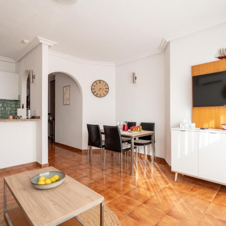 Sunny Terrace with Heated Pool View - Apartment mit 1 Schlafzimmer - 9