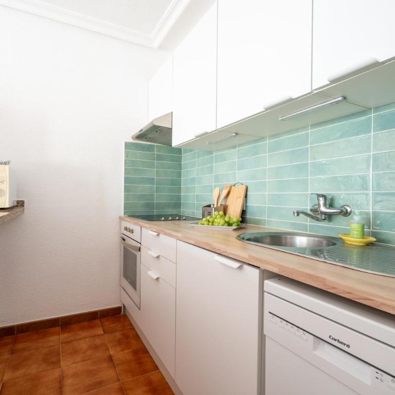 Sunny Terrace with Heated Pool View - Apartment mit 1 Schlafzimmer - 19