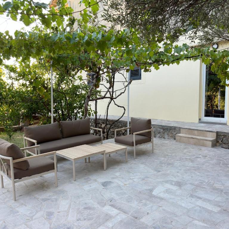Wild Beauty Premium Apartment - Deluxe One-Bedroom Apartment with Garden View - 8