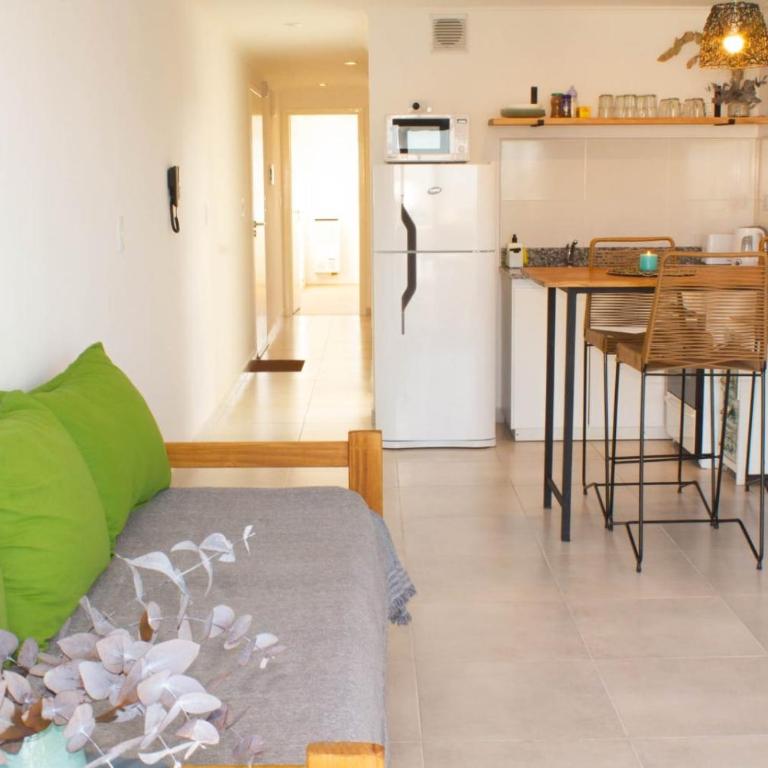 Sierras de Tandil Departamentos - Apartamento con balcón y garaje - 11