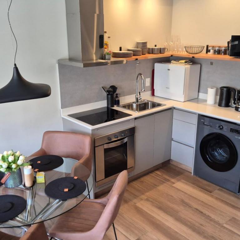 1BR home for 4 guests with heated pool, mountain view and dishwasher - One-Bedroom Apartment - 5