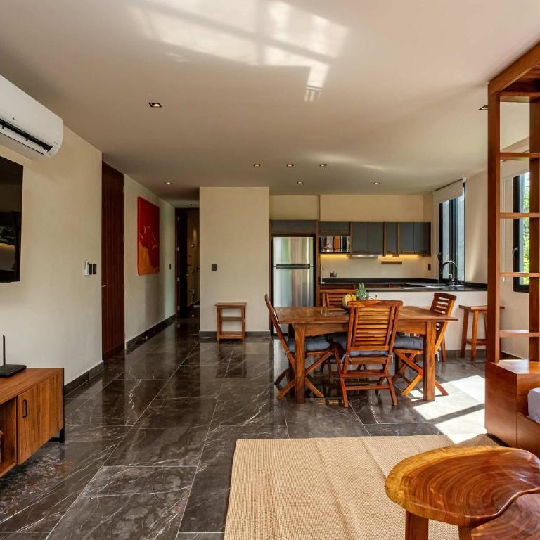 Modern 1BR Jungle View Retreat in Humana with Rooftop Pool - Apartment - 6