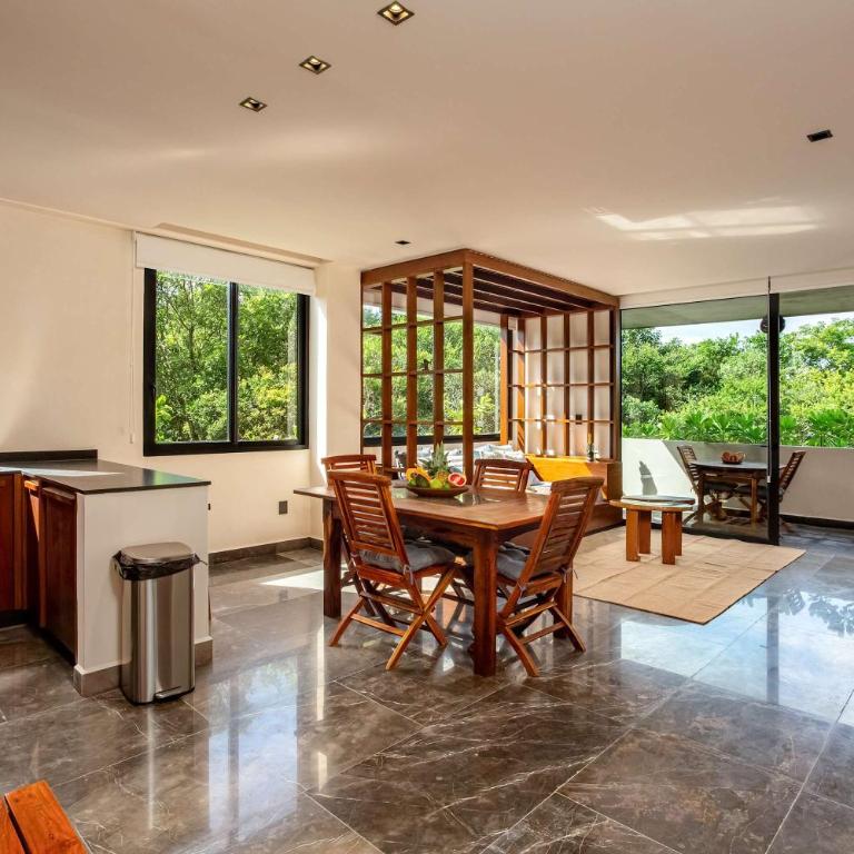 Modern 1BR Jungle View Retreat in Humana with Rooftop Pool - Apartment - 3