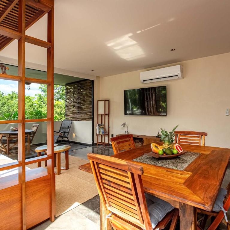 Modern 1BR Jungle View Retreat in Humana with Rooftop Pool - Apartment - 4