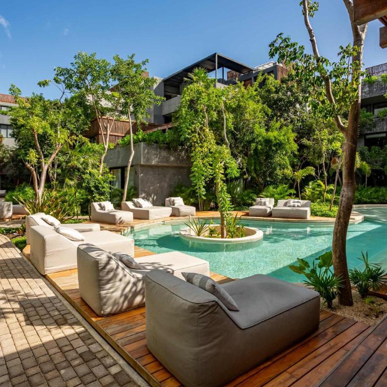 Modern 1BR Jungle View Retreat in Humana with Rooftop Pool - Apartment - 16