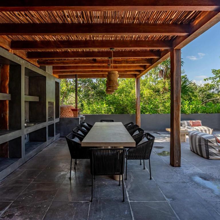 Modern 1BR Jungle View Retreat in Humana with Rooftop Pool - Apartment - 19