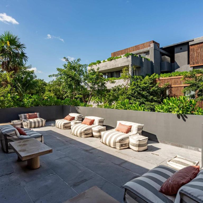 Modern 1BR Jungle View Retreat in Humana with Rooftop Pool - Apartment - 20