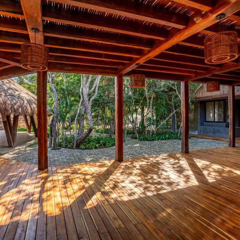 Modern 1BR Jungle View Retreat in Humana with Rooftop Pool - Apartment - 23
