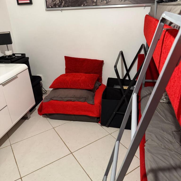 CHAMBRE dans appartement moderne guest house - Chambre Triple avec Salle de Bains Commune - 1