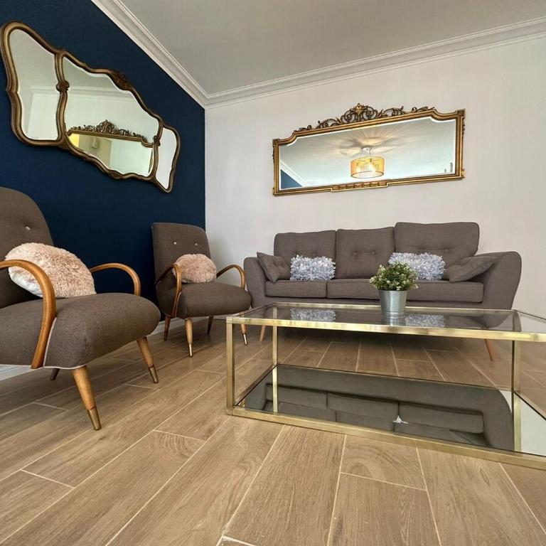 Moderno y Amplio 3 amb y Espacio de Trabajo - Two-Bedroom Apartment - 77