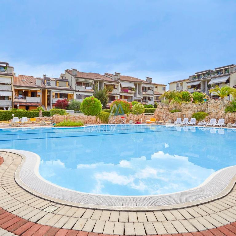 Platino Apartment - Jacuzzi privata con tre Piscine residenziali ed un bar a 200m dal Lago - Appartamentino su 2 Livelli - 43
