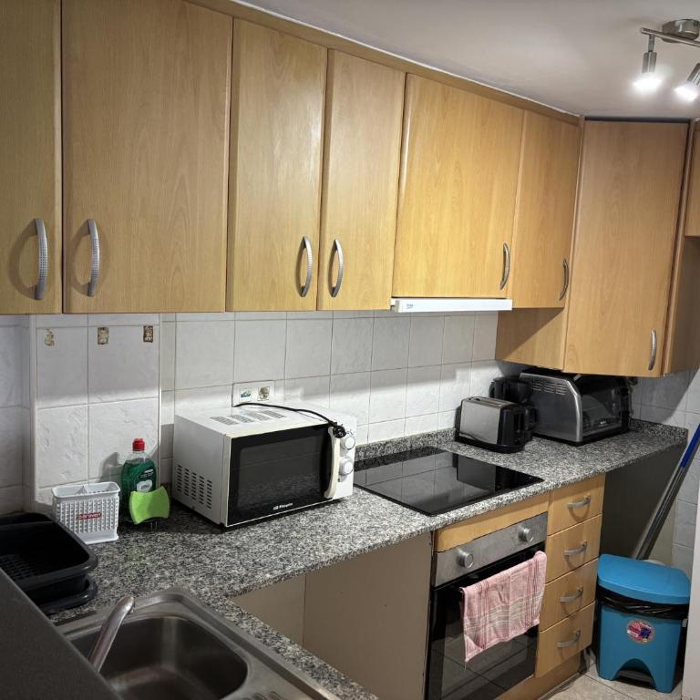 Apt in Playa den Bossa next Ushuaia, beachfront, reliable host - Apartamento de 2 dormitorios con piscina privada - 15