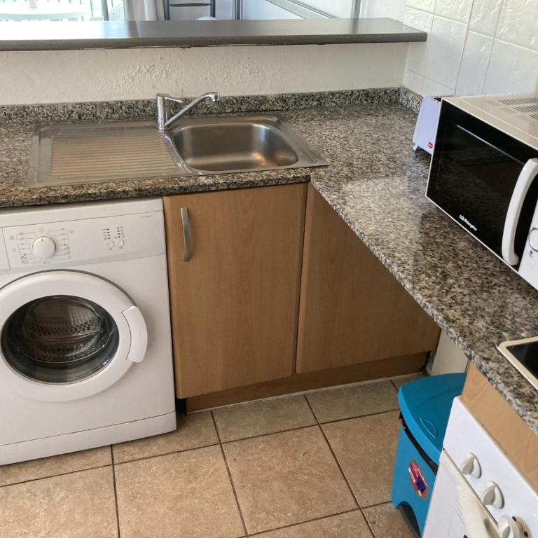 Apt in Playa den Bossa next Ushuaia, beachfront, reliable host - Apartamento de 2 dormitorios con piscina privada - 34
