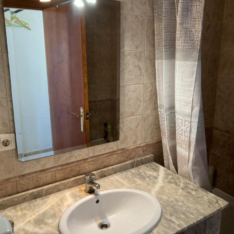 Apt in Playa den Bossa next Ushuaia, beachfront, reliable host - Apartamento de 2 dormitorios con piscina privada - 23