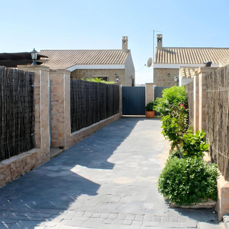 Casa con jardin privado y piscina comunitaria con 2 casas solo alquilamos a familias - Appartamento - 4