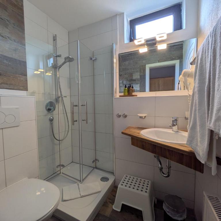 Vital Lodge Allgäu mit Schwimmbad, Sauna & Oberstaufen PLUS - Deluxe Doppelzimmer mit Balkon - 5