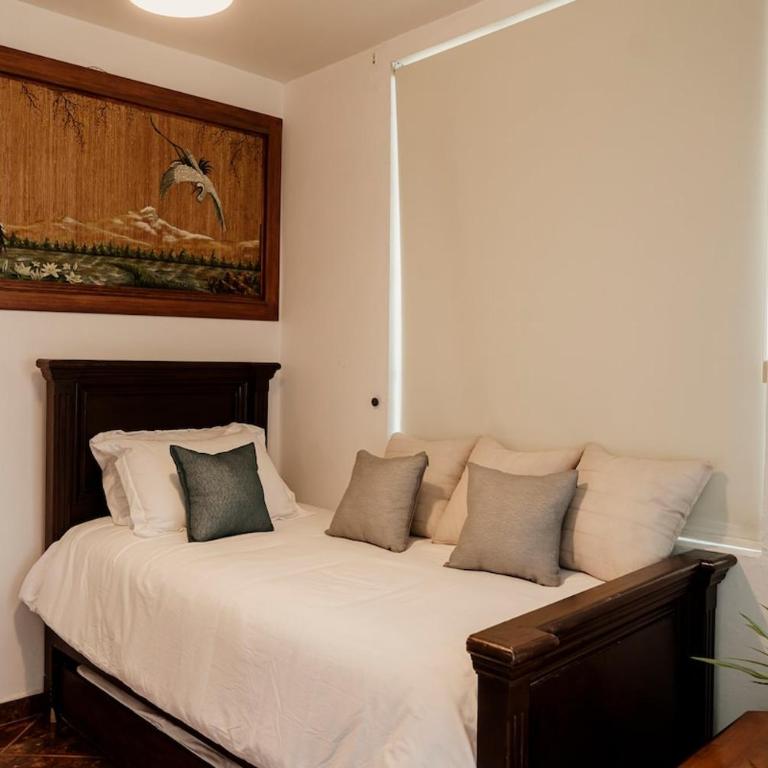 Best Location, Private Terrace, Valet Parking, AC - Villa - 2