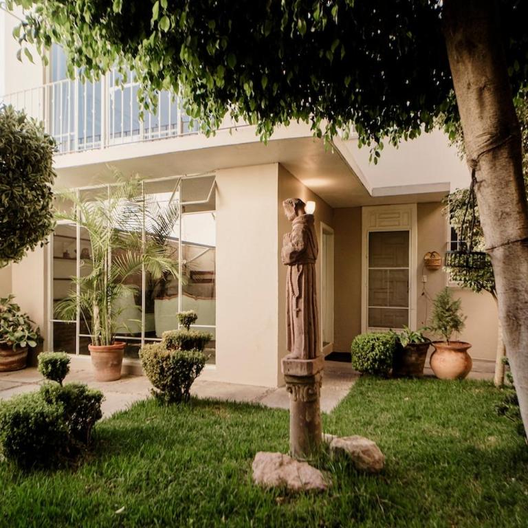 Best Location, Private Terrace, Valet Parking, AC - Villa - 22